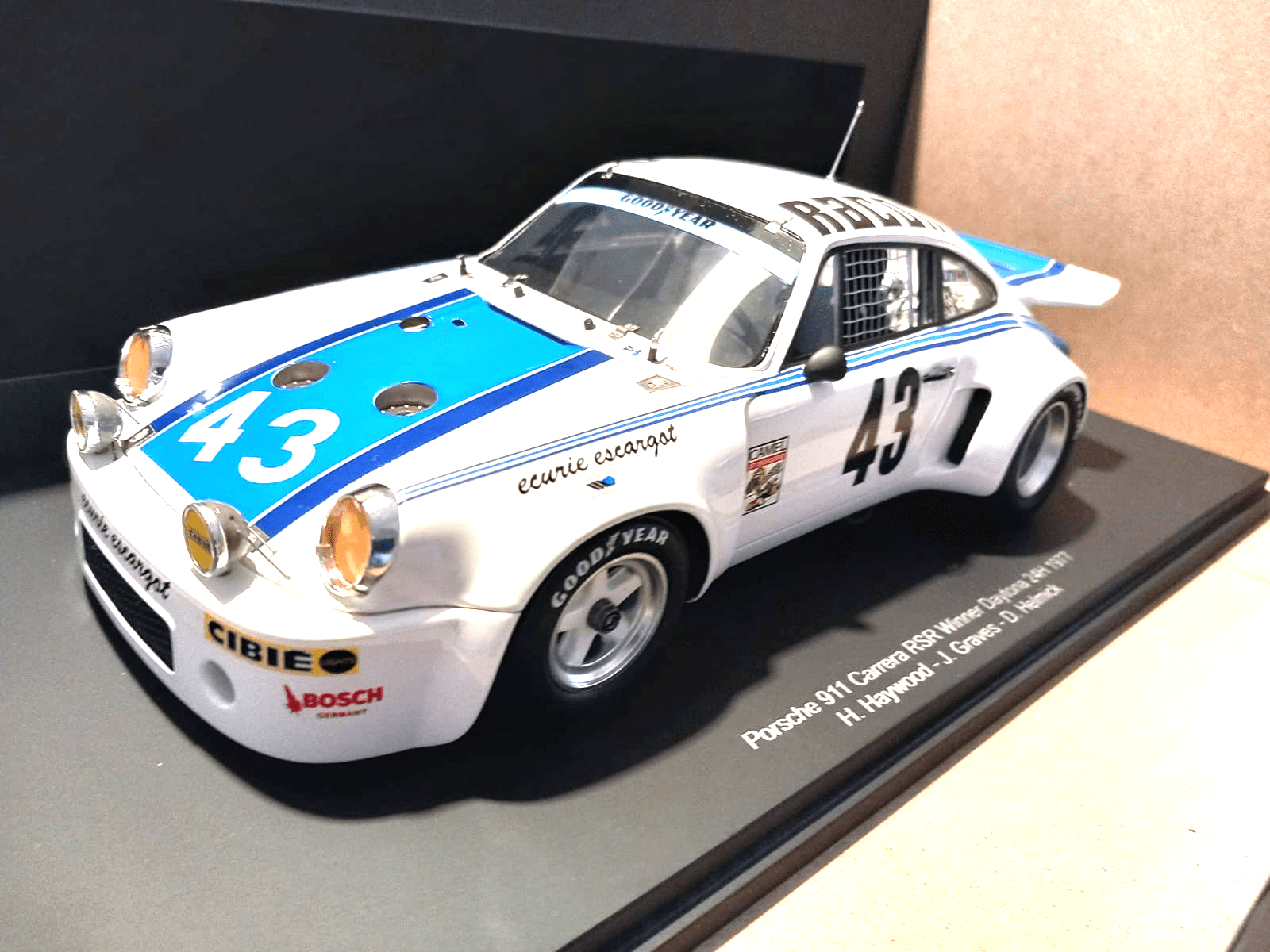 Spark Porsche 911 Carrera RSR 43 Winner Daytona 24H 1977 H. Haywood - J. Graves - D. Helmick 1:18 Modell