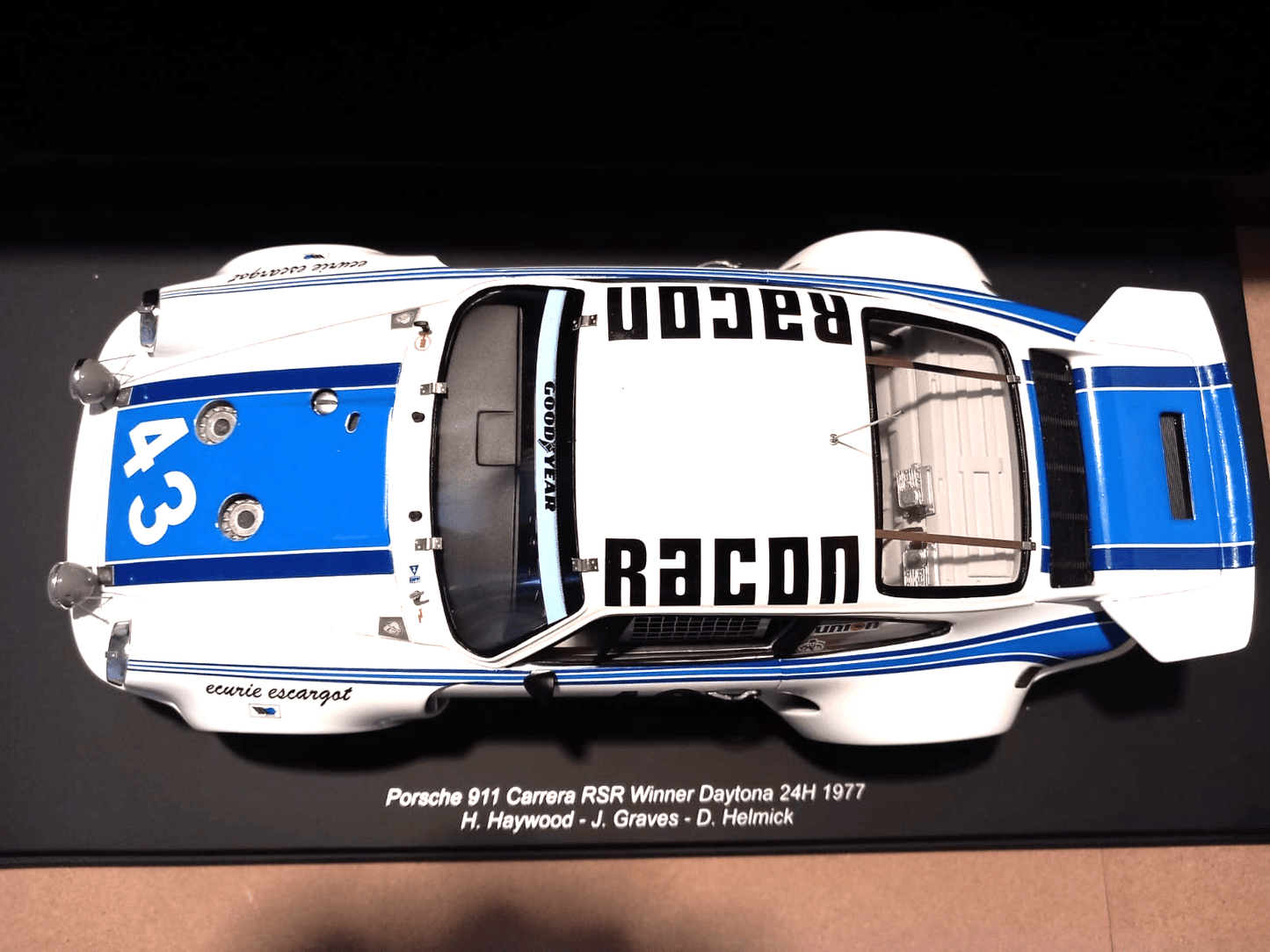 Spark Porsche 911 Carrera RSR 43 Winner Daytona 24H 1977 H. Haywood - J. Graves - D. Helmick 1:18 Modell