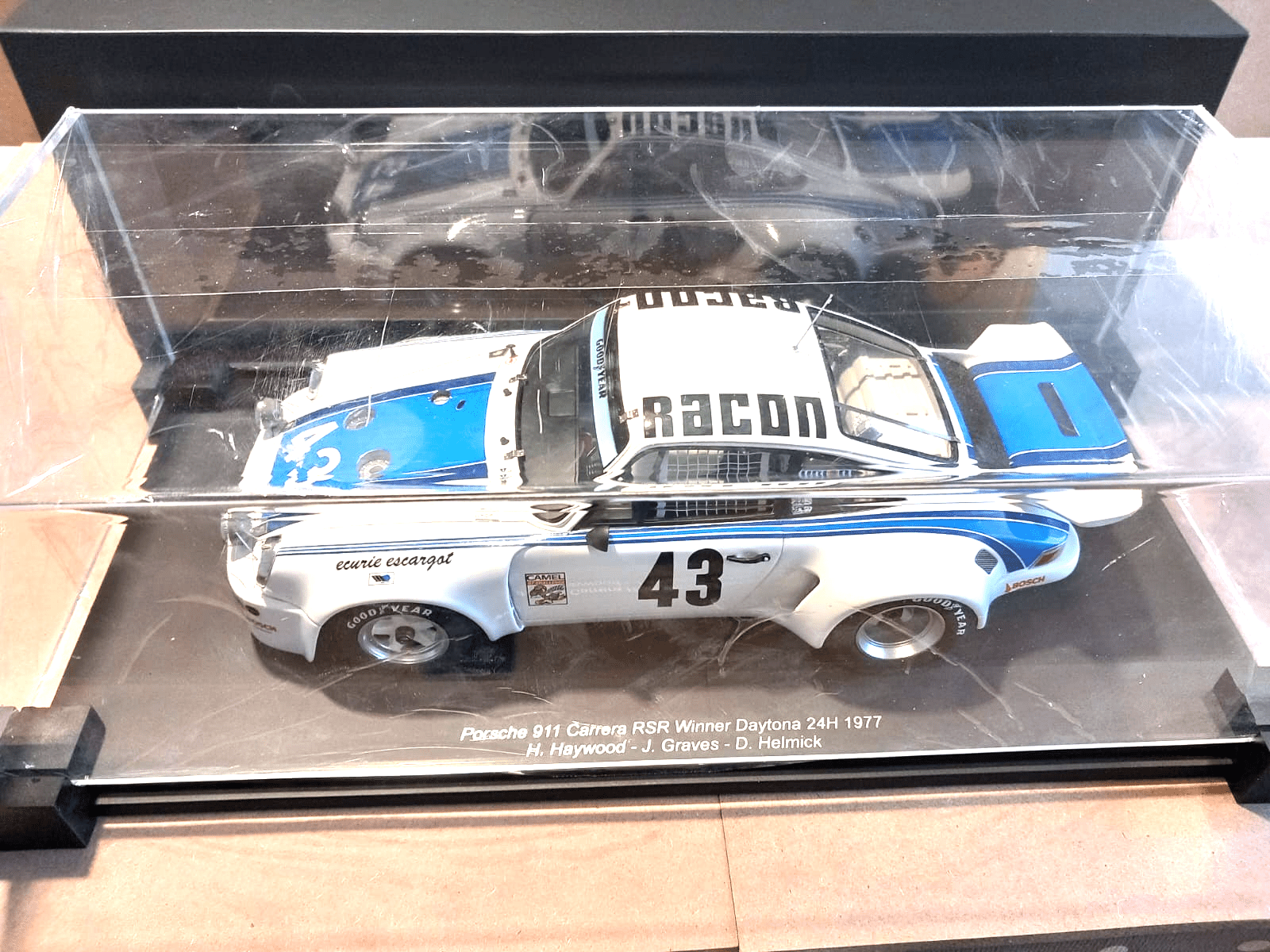 Spark Porsche 911 Carrera RSR 43 Winner Daytona 24H 1977 H. Haywood - J. Graves - D. Helmick 1:18 Modell