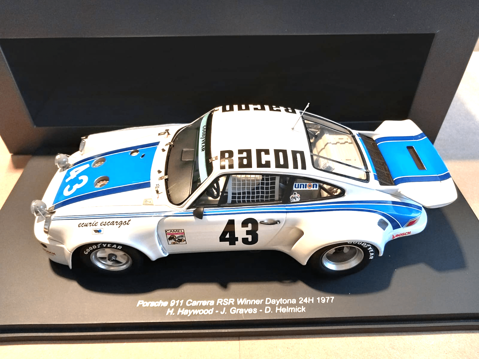 Spark Porsche 911 Carrera RSR 43 Winner Daytona 24H 1977 H. Haywood - J. Graves - D. Helmick 1:18 Modell