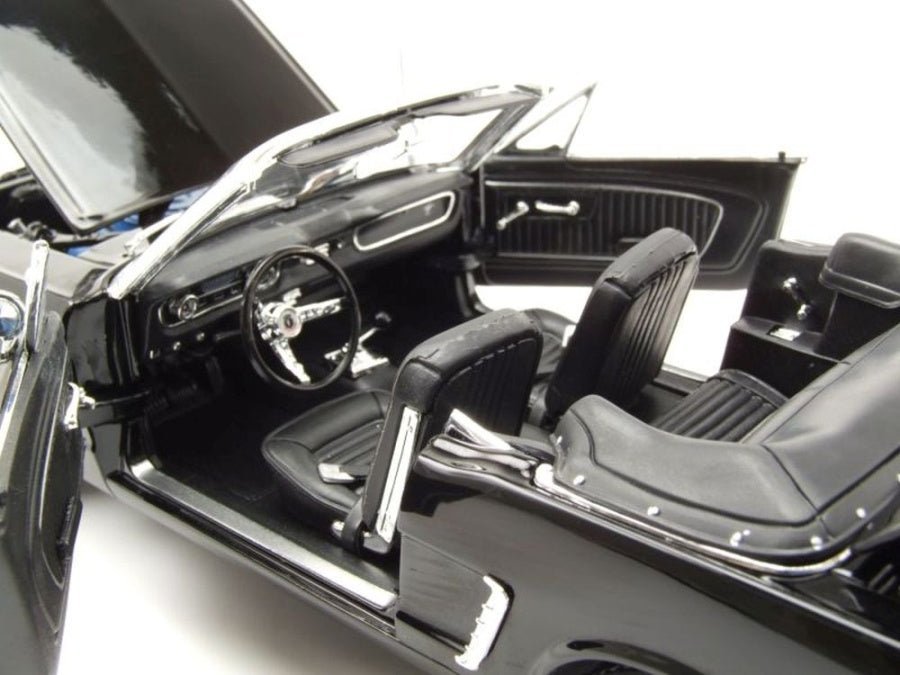 Welly Ford Mustang Cabrio 1964 - Black 1:18 Modell