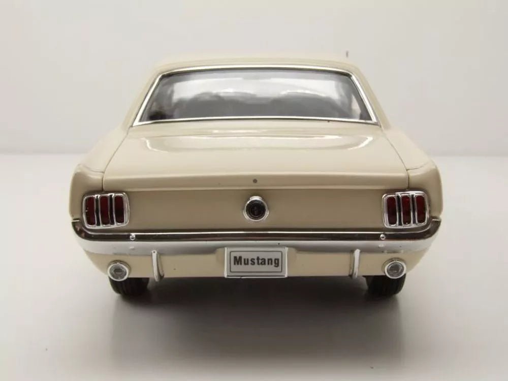 Welly Ford Mustang Coupe - White 1:18 Modell