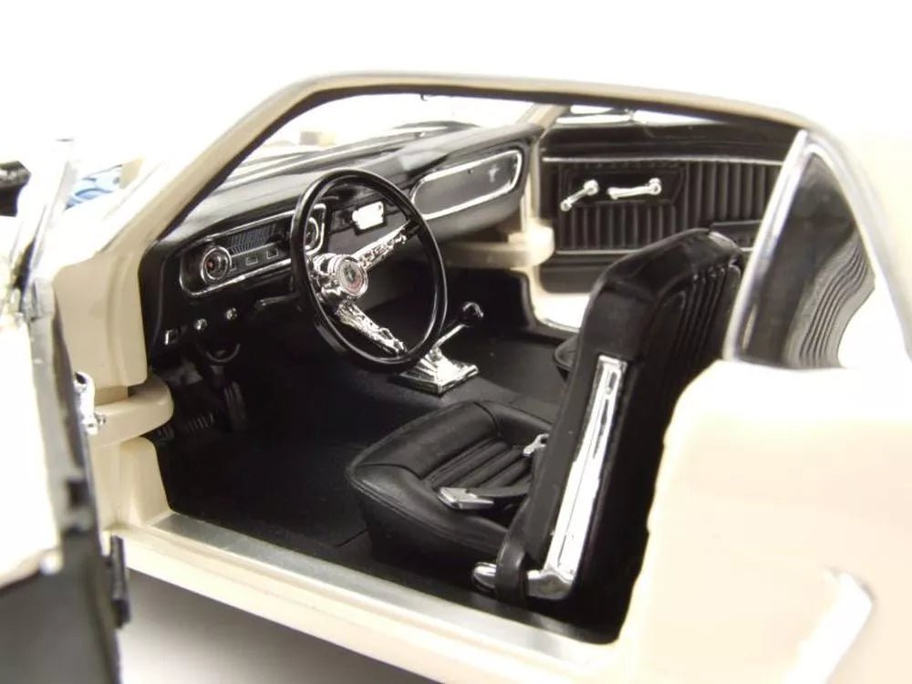 Welly Ford Mustang Coupe - White 1:18 Modell
